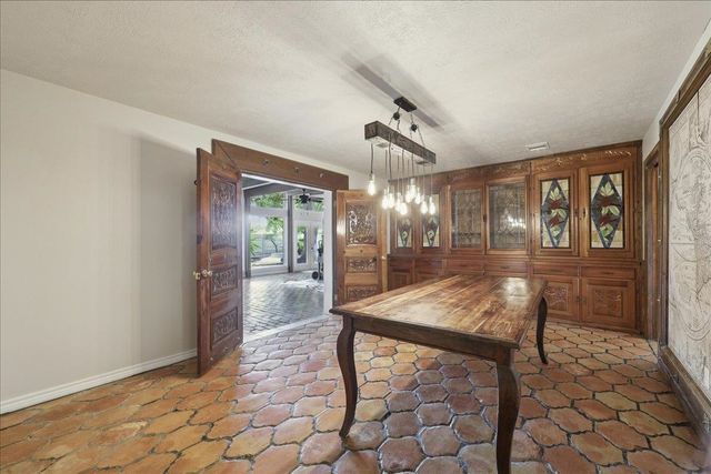 775 Belvedere Dr, Beaumont, TX 77706