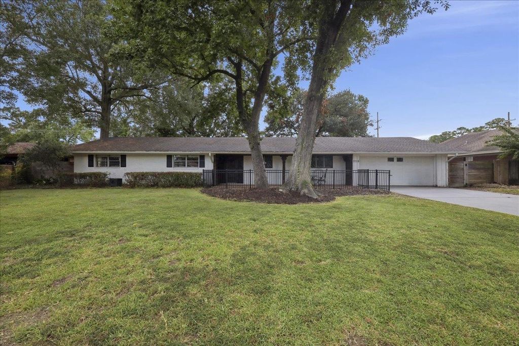 775 Belvedere Dr, Beaumont, TX 77706