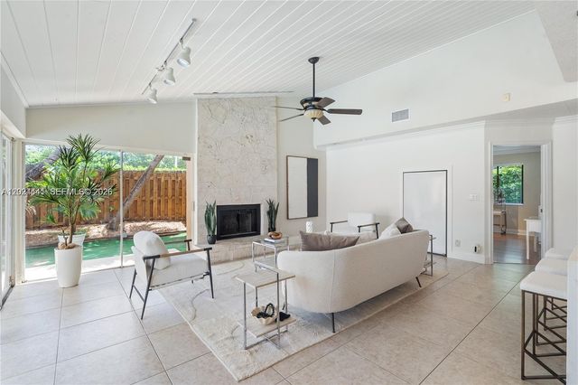 2900 NW 25th Way, Boca Raton, FL 33434