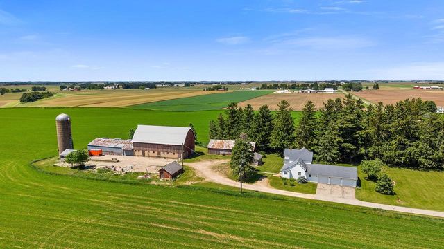 W6231 County Road K, Arlington, WI 53911