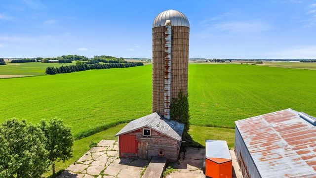 W6231 County Road K, Arlington, WI 53911