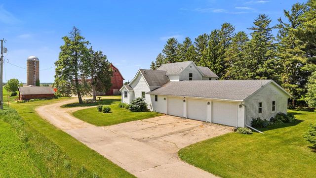 W6231 County Road K, Arlington, WI 53911