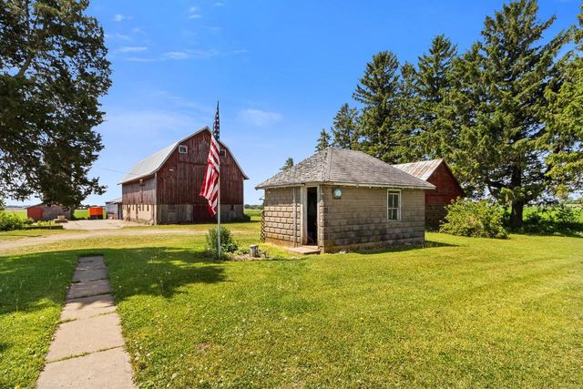 W6231 County Road K, Arlington, WI 53911