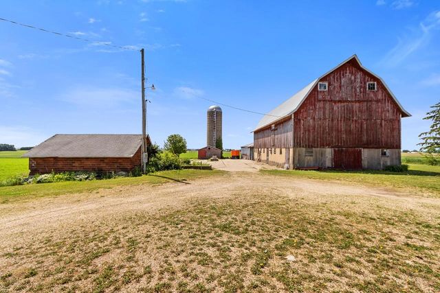 W6231 County Road K, Arlington, WI 53911