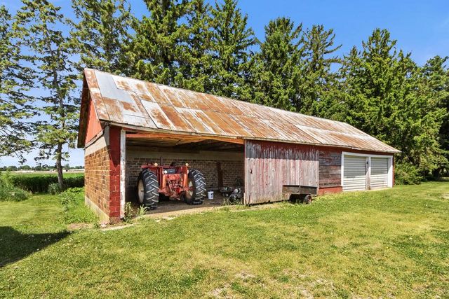 W6231 County Road K, Arlington, WI 53911