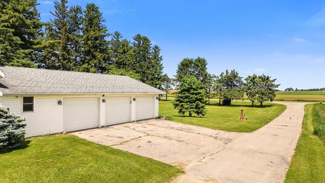 W6231 County Road K, Arlington, WI 53911