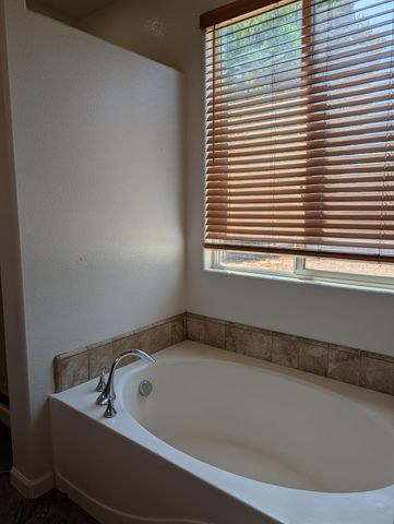 645 E Sierra Avenue, Reedley, CA 93654