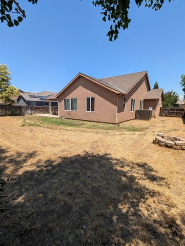 645 E Sierra Avenue, Reedley, CA 93654