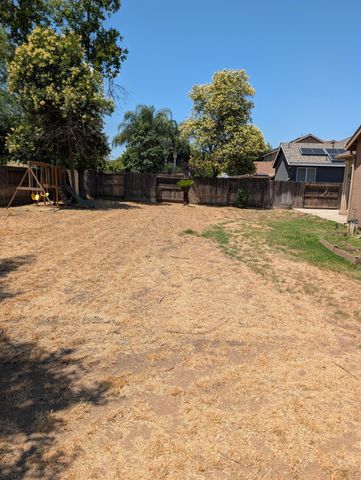 645 E Sierra Avenue, Reedley, CA 93654