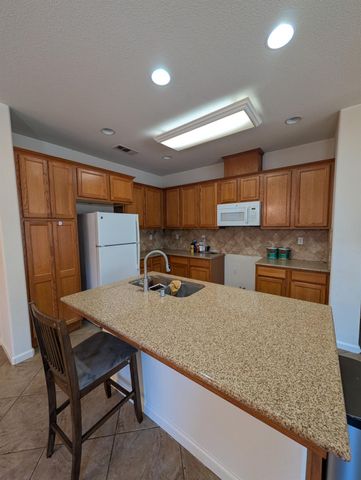 645 E Sierra Avenue, Reedley, CA 93654