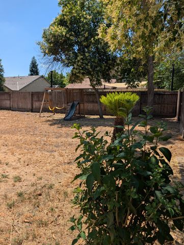 645 E Sierra Avenue, Reedley, CA 93654