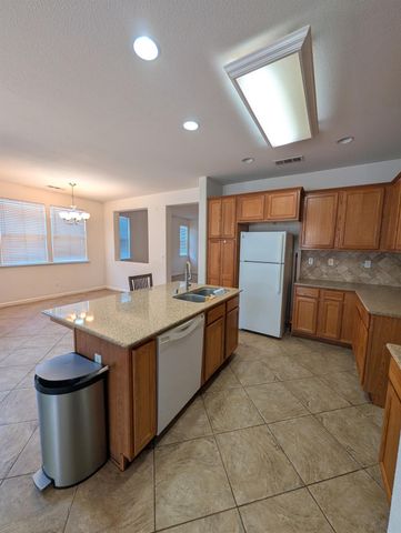 645 E Sierra Avenue, Reedley, CA 93654