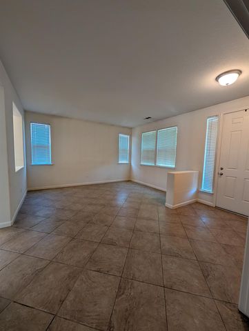 645 E Sierra Avenue, Reedley, CA 93654