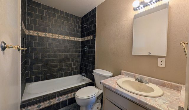 6049 Namath Avenue NW, Albuquerque, NM 87120