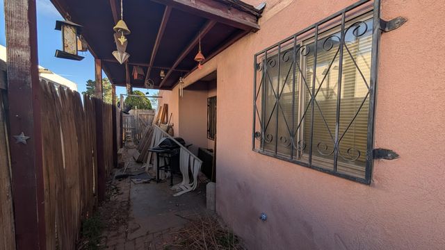 6049 Namath Avenue NW, Albuquerque, NM 87120