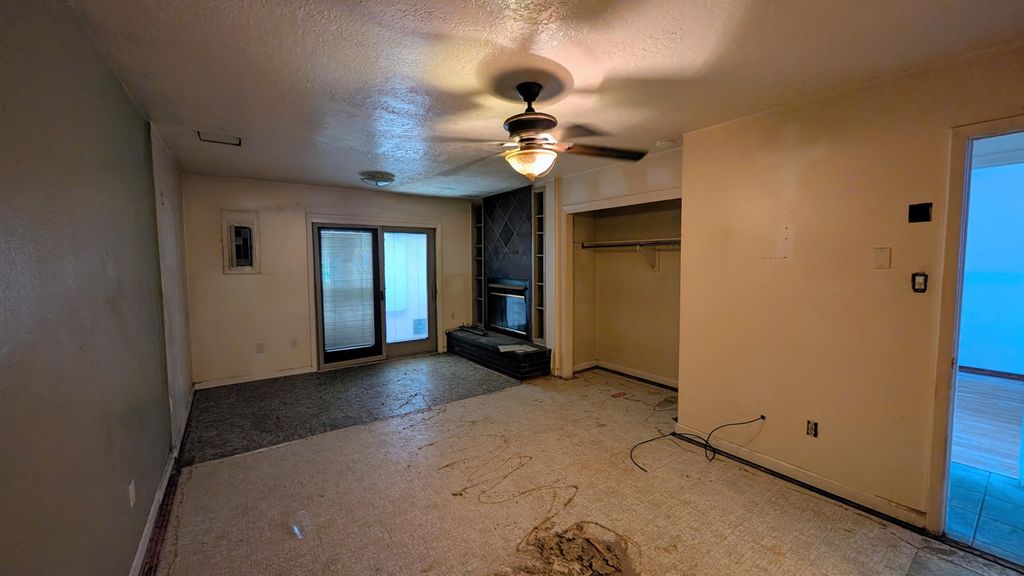 Image 14 of property listing at 6049 Namath Avenue NW, Albuquerque, NM 87120