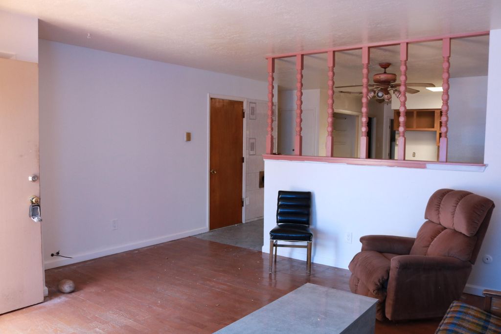 Image 5 of property listing at 6049 Namath Avenue NW, Albuquerque, NM 87120