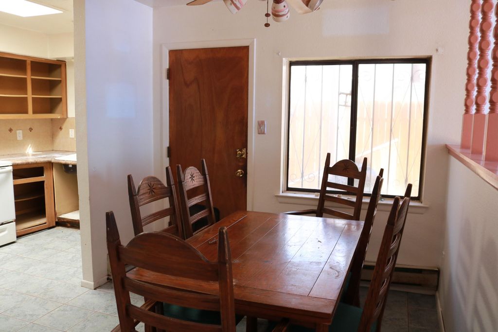 Image 7 of property listing at 6049 Namath Avenue NW, Albuquerque, NM 87120