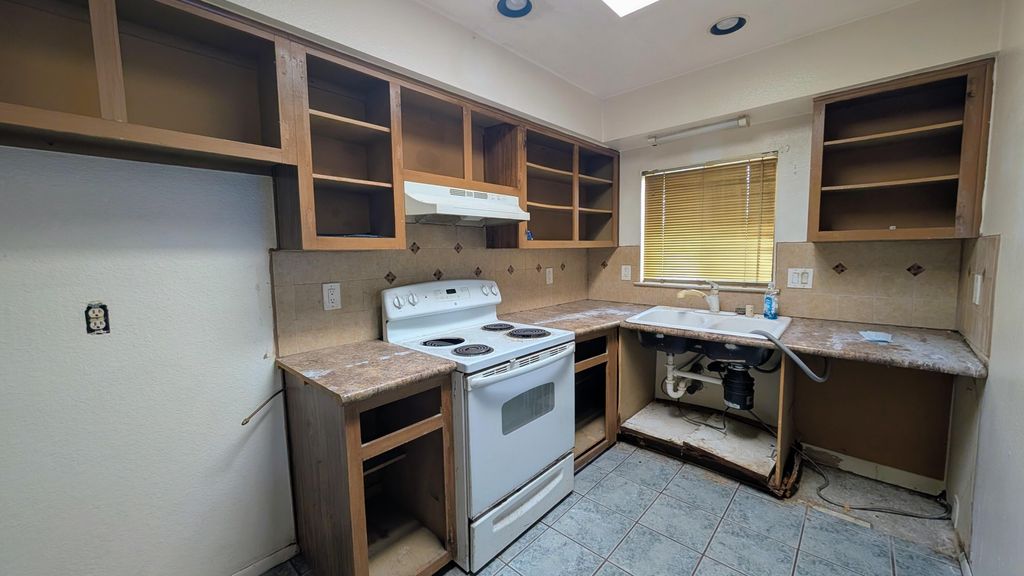 Image 9 of property listing at 6049 Namath Avenue NW, Albuquerque, NM 87120