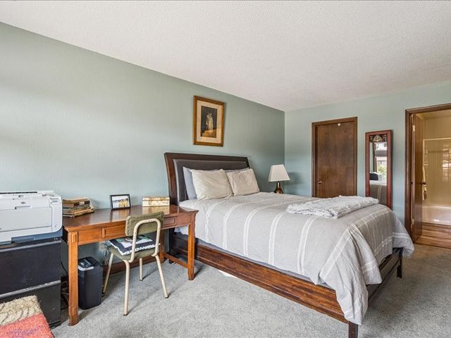 1724 Pikes Peak Court NE, Cedar Rapids, IA 52402