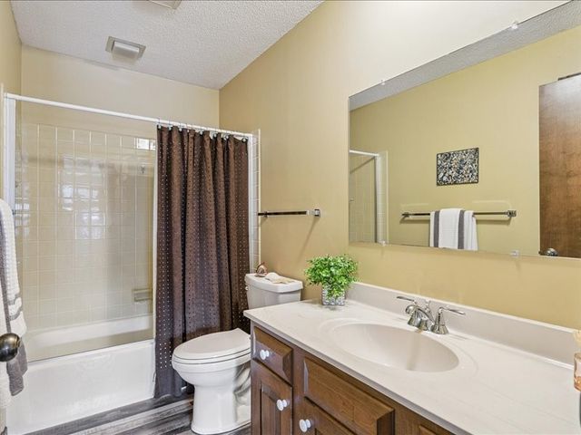 1724 Pikes Peak Court NE, Cedar Rapids, IA 52402