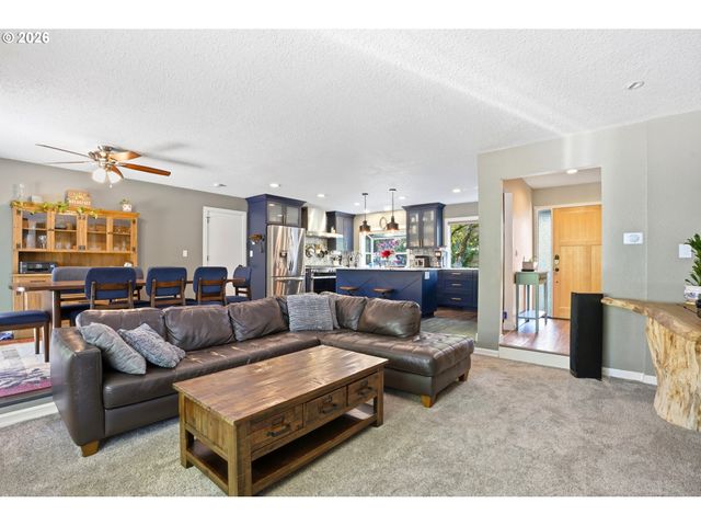 7748 BLINKHORN Way, Gladstone, OR 97027
