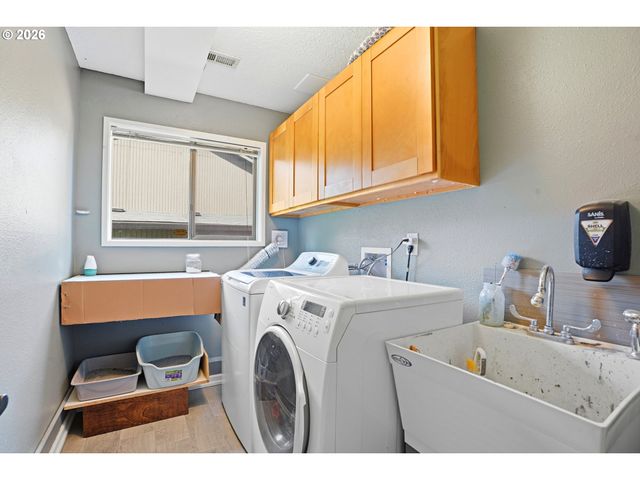 7748 BLINKHORN Way, Gladstone, OR 97027