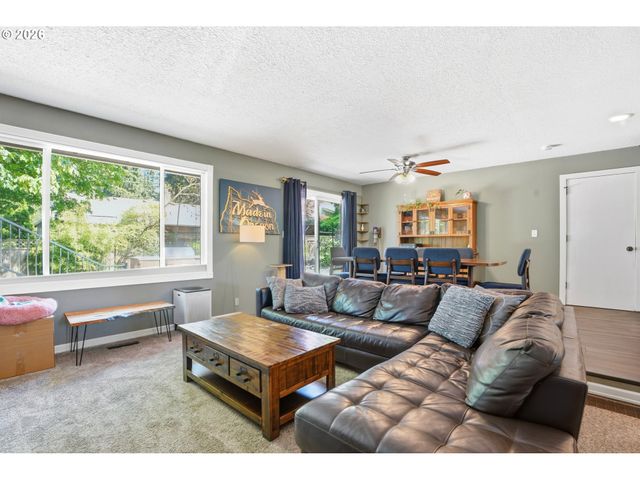 7748 BLINKHORN Way, Gladstone, OR 97027