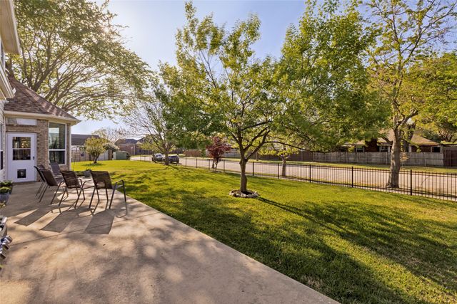9806 Chasefield Drive, Rowlett, TX 75087