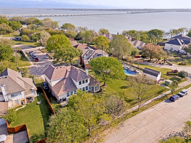 9806 Chasefield Drive, Rowlett, TX 75087