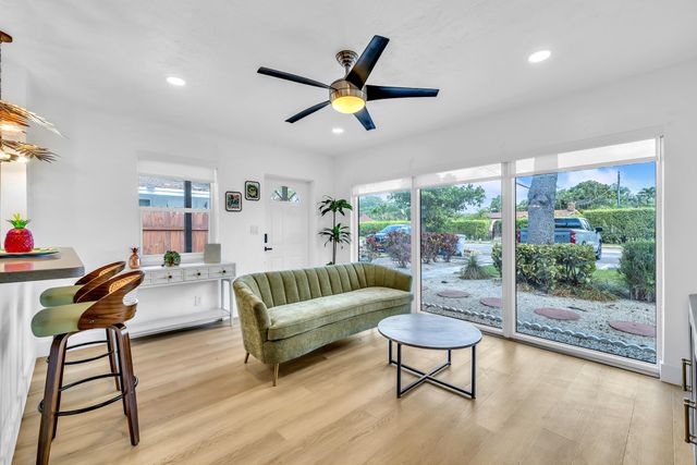 2412 NE 4th Street W, Pompano Beach, FL 33062