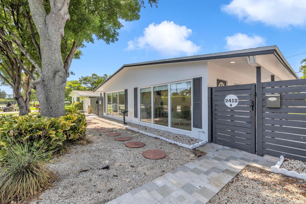 2412 NE 4th Street W, Pompano Beach, FL 33062
