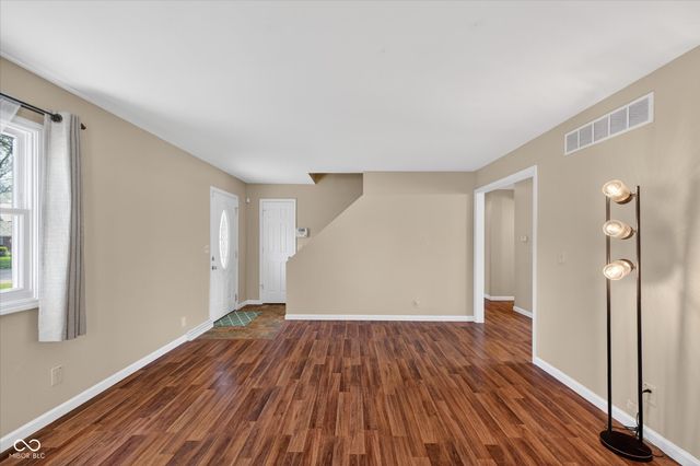 2430 Westline Drive, Columbus, IN 47203