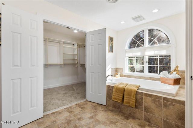 30 Stone Arabia Drive, Troy, NY 12180