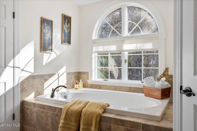 30 Stone Arabia Drive, Troy, NY 12180