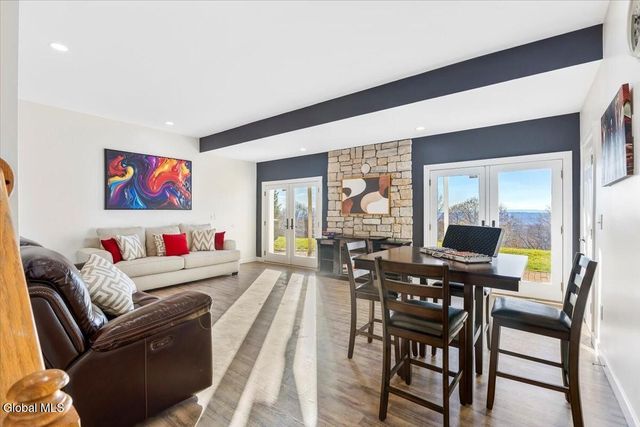 30 Stone Arabia Drive, Troy, NY 12180