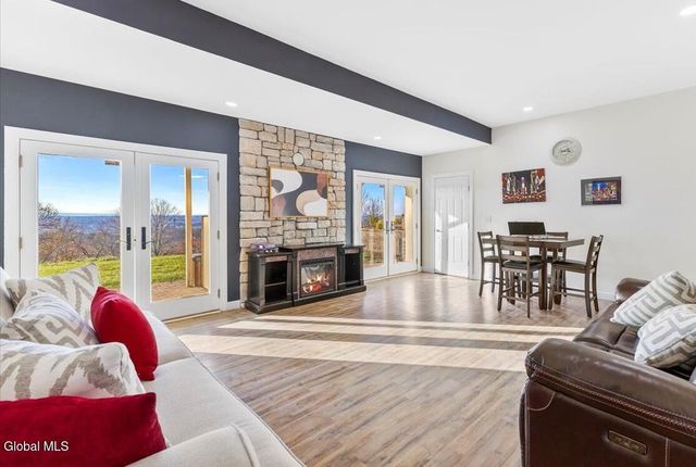 30 Stone Arabia Drive, Troy, NY 12180