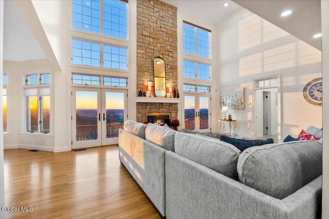 30 Stone Arabia Drive, Troy, NY 12180