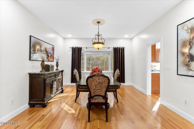 30 Stone Arabia Drive, Troy, NY 12180