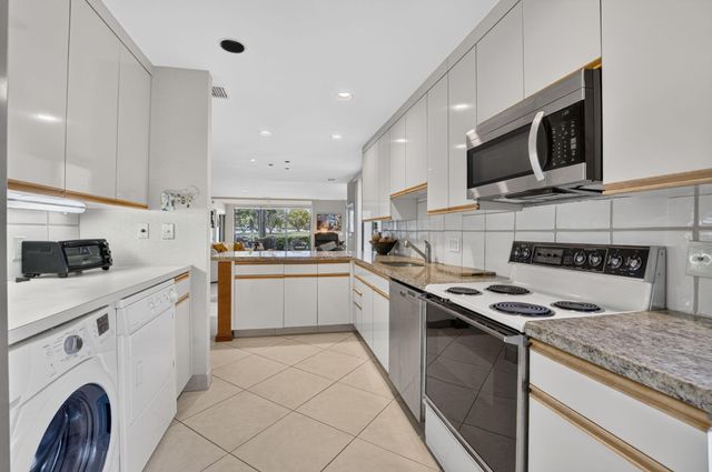 4 Eastgate Drive C, Boynton Beach, FL 33436