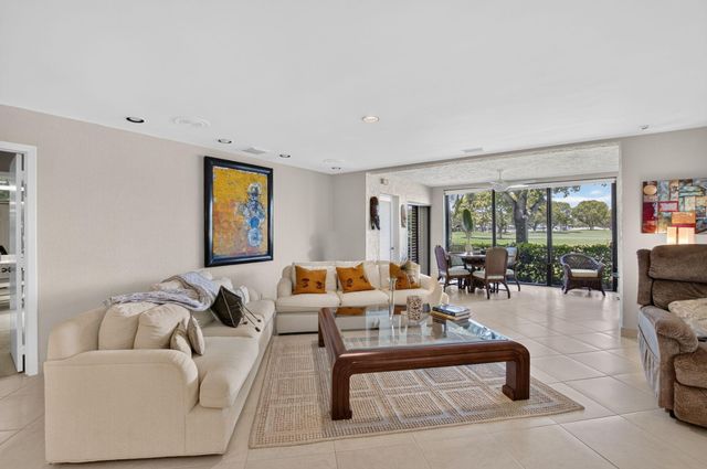 4 Eastgate Drive C, Boynton Beach, FL 33436