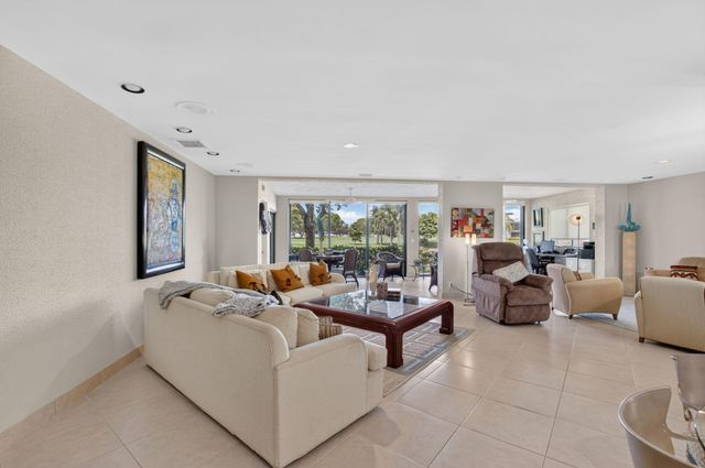 4 Eastgate Drive C, Boynton Beach, FL 33436