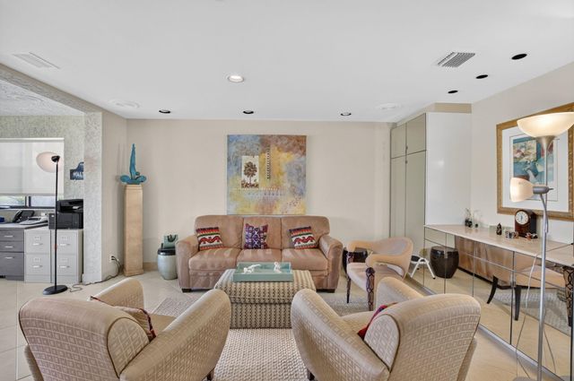 4 Eastgate Drive C, Boynton Beach, FL 33436