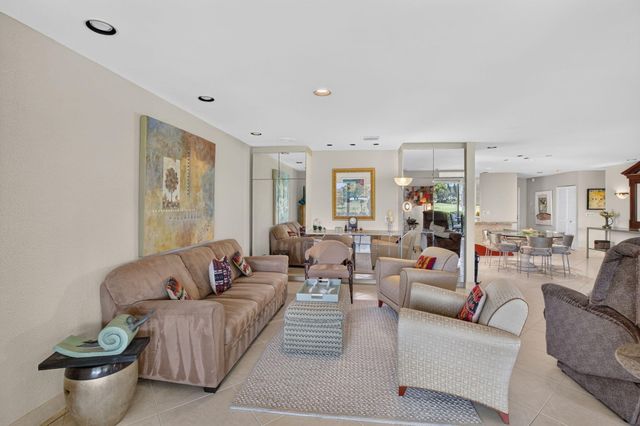 4 Eastgate Drive C, Boynton Beach, FL 33436