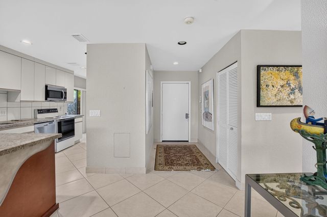 4 Eastgate Drive C, Boynton Beach, FL 33436