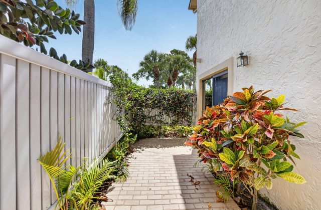 4 Eastgate Drive C, Boynton Beach, FL 33436