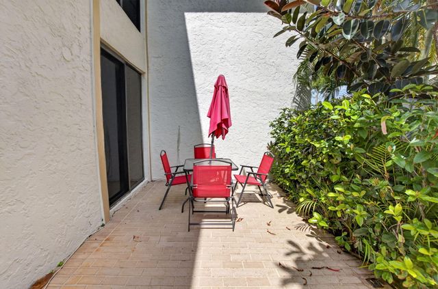4 Eastgate Drive C, Boynton Beach, FL 33436