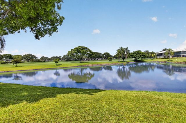 4 Eastgate Drive C, Boynton Beach, FL 33436