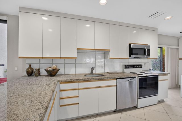 4 Eastgate Drive C, Boynton Beach, FL 33436