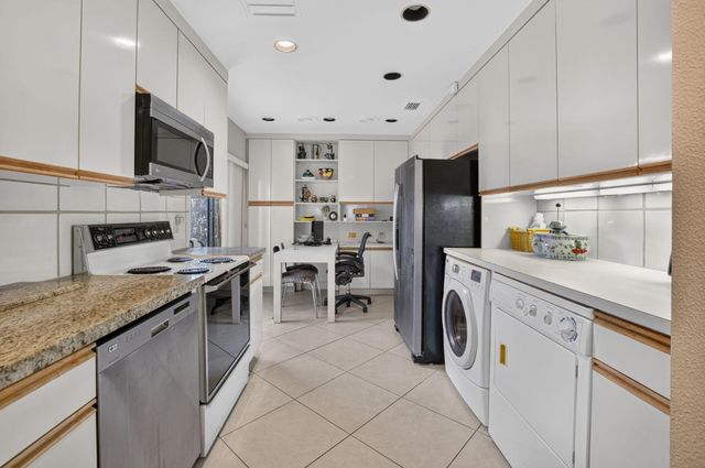 4 Eastgate Drive C, Boynton Beach, FL 33436